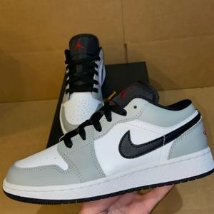 Jordan 1s "Light Smoke Grey"
